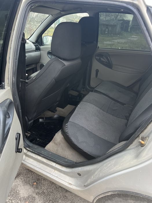 Продам машину все працює на ходу