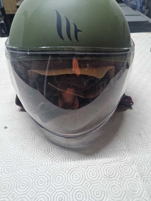Vendo capacete bonito verde