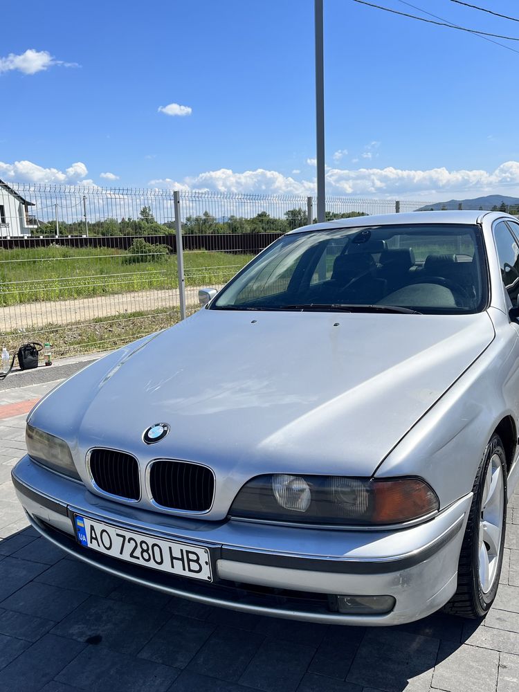 Автомобіль BMW E39