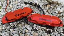 Zaciski hamulcowe Brembo Alfa Fiat 500 Abarth Punto EVO KJS Clio