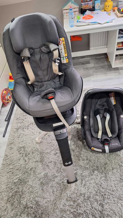 Nosidełko Maxi Cosi pebble plus z bazą i fotelikiem Pearl