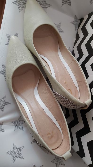 Czółenka ulmani na słupku.  Rozm. 40