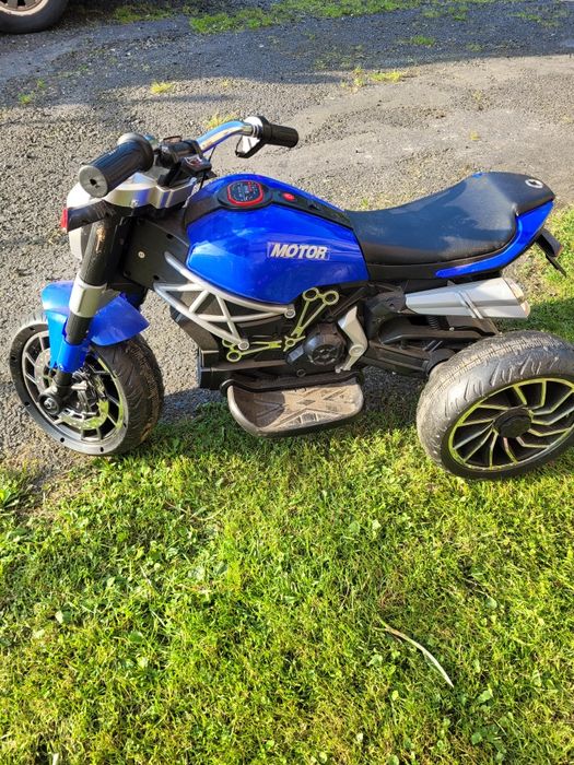Motor trzykołowy elektryczny
