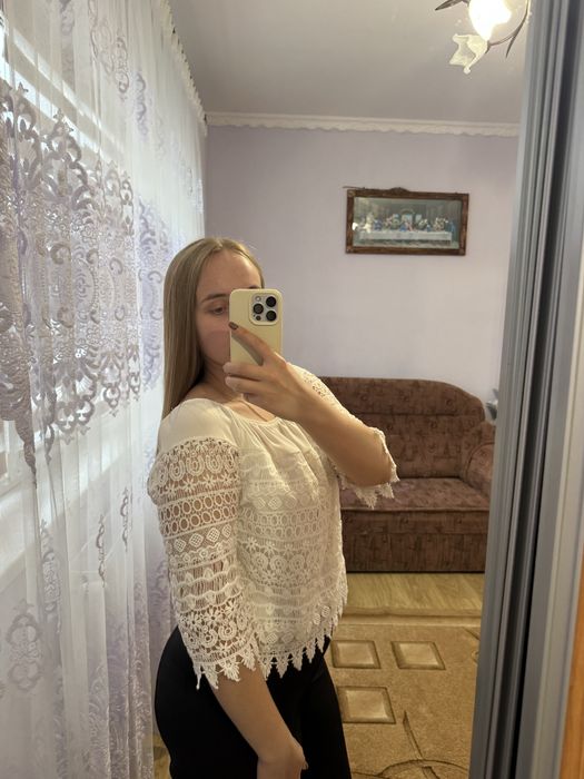 Блуза білого кольору