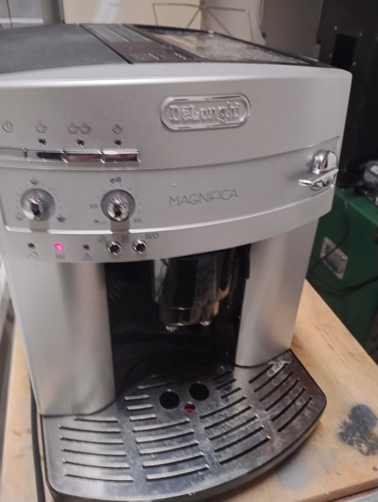 Expres do kawy DeLonghi esam 2300 s