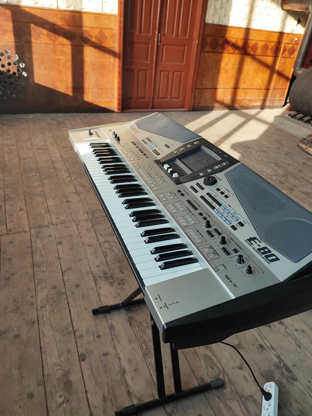 Синтезатор Roland E80