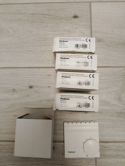 Termostat pokojowy natynkowy Theben 2-/3-przewodowy RAM 701 z niemiec