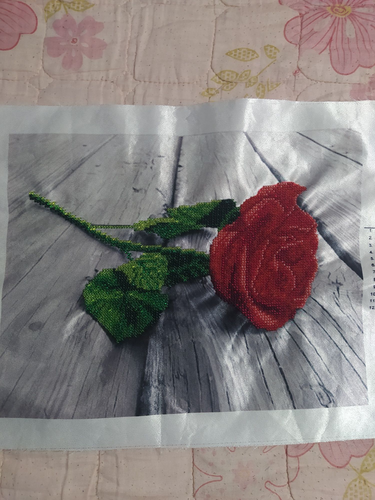 Картина Роза на столе
