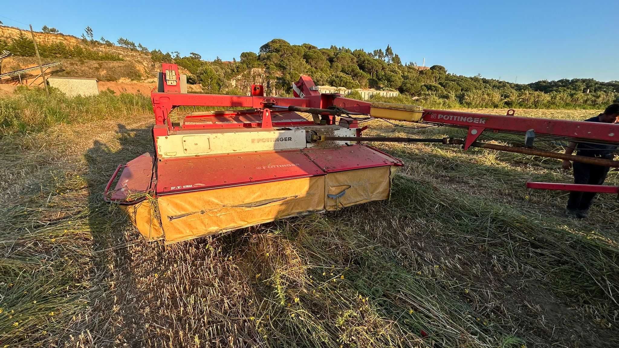 Enfardadeira Class quadrante 2100 / Gadanheira Ponttinger