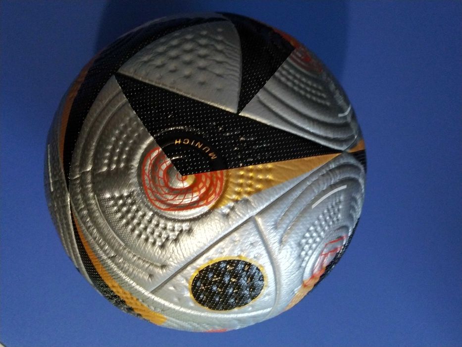Офiцiйний  м'яч  EURO Final Pro Official Match Ball ,5 розмiр,425 грам