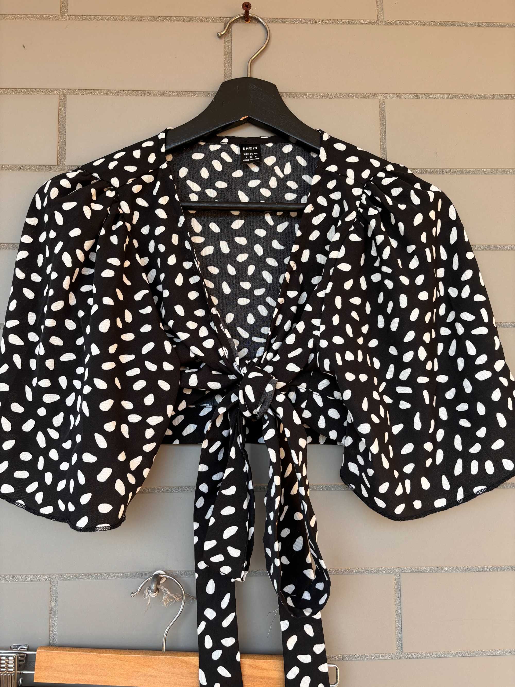 Conjunto top e saia novo