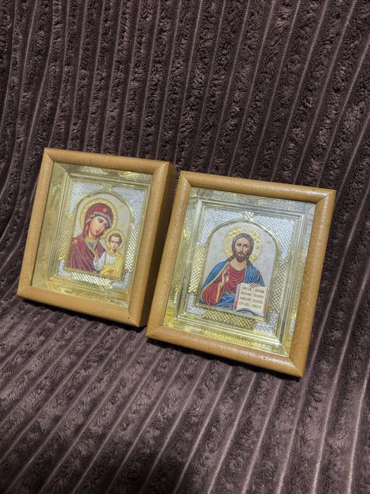 Дві невеликі ікони з склом