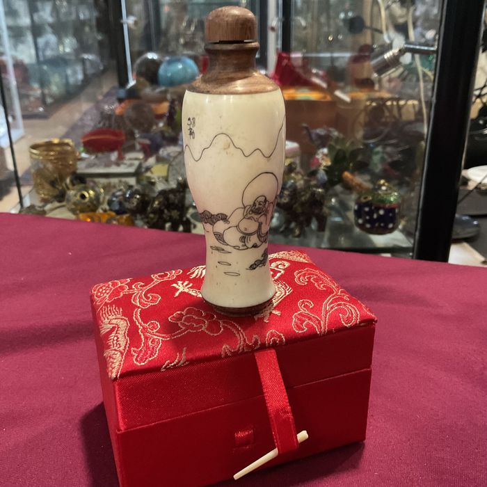 Snuff bottle oriental .9 cm. Sem caixa