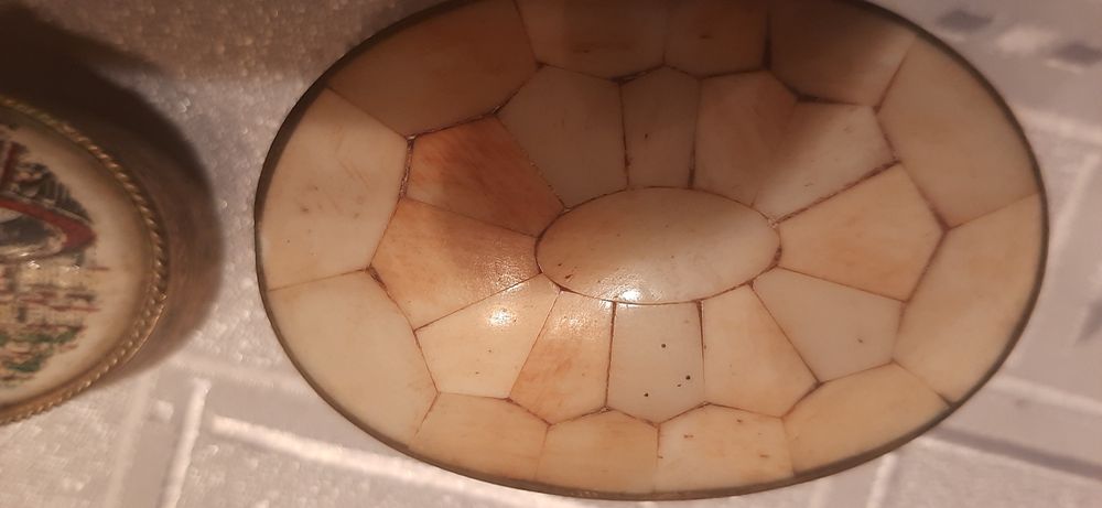 Stare antyczne puzderka