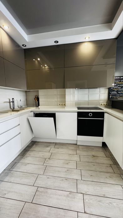 Сдам кухня-студия и 3 спальни Маршал Сити