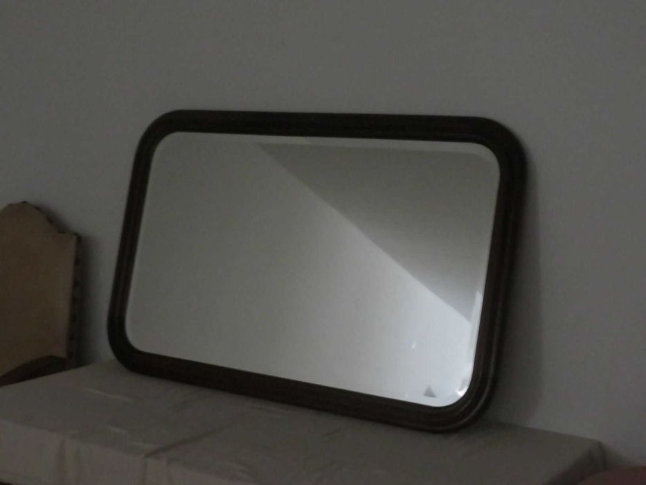 Vendo espelho biselado com moldura em madeira de carvalho maciça