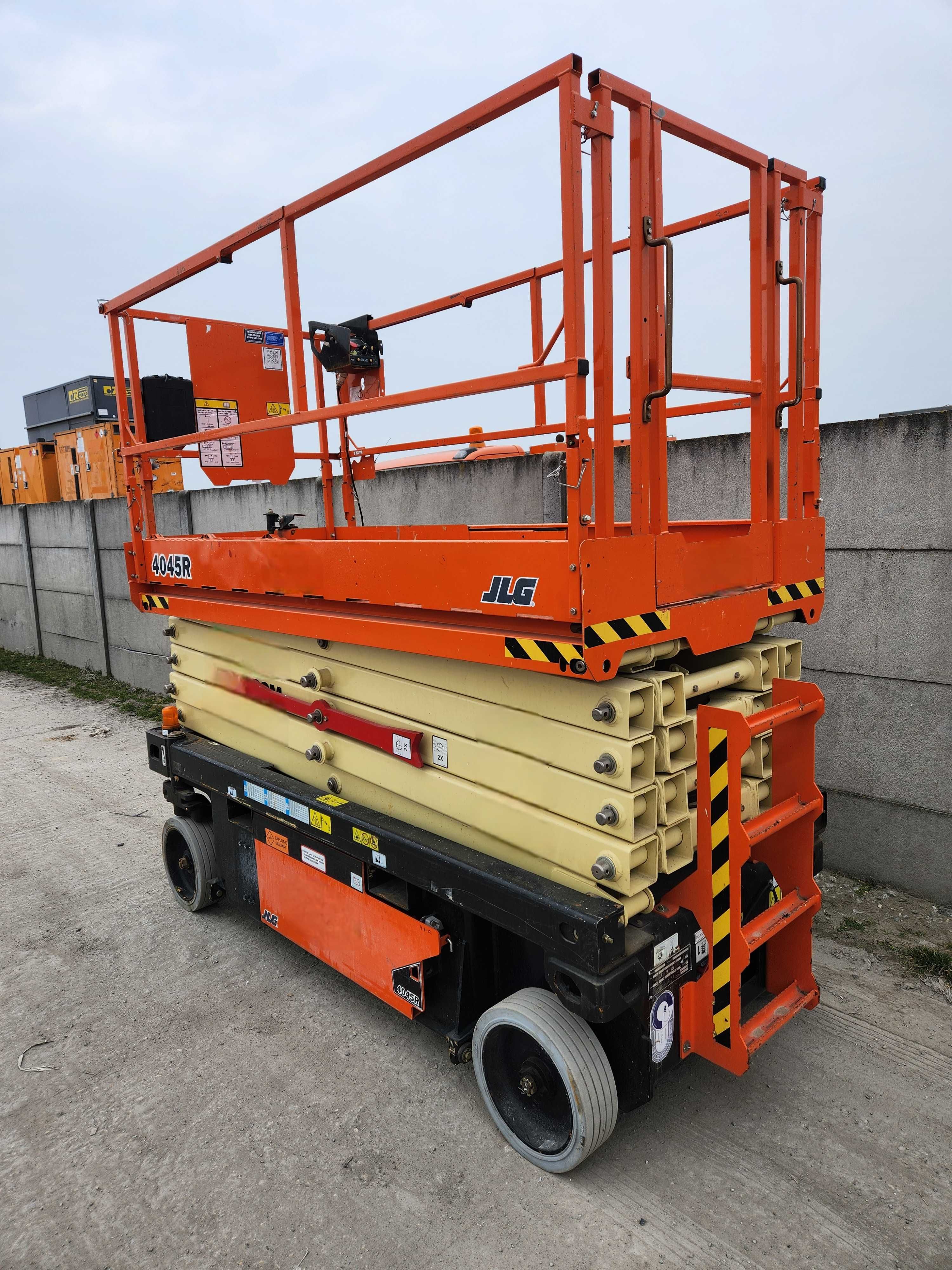 Podnośnik koszowy samojezdny nożycowy JLG 4045R -2018 r - 342 mth