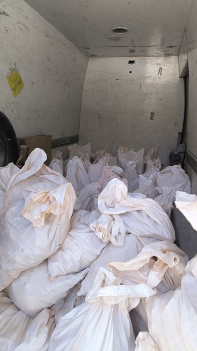 Fazemos limpezas recolhas de entulho madeira e monos