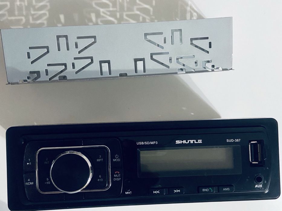 Автомагнітола в машину з Bluetooth Shuttle