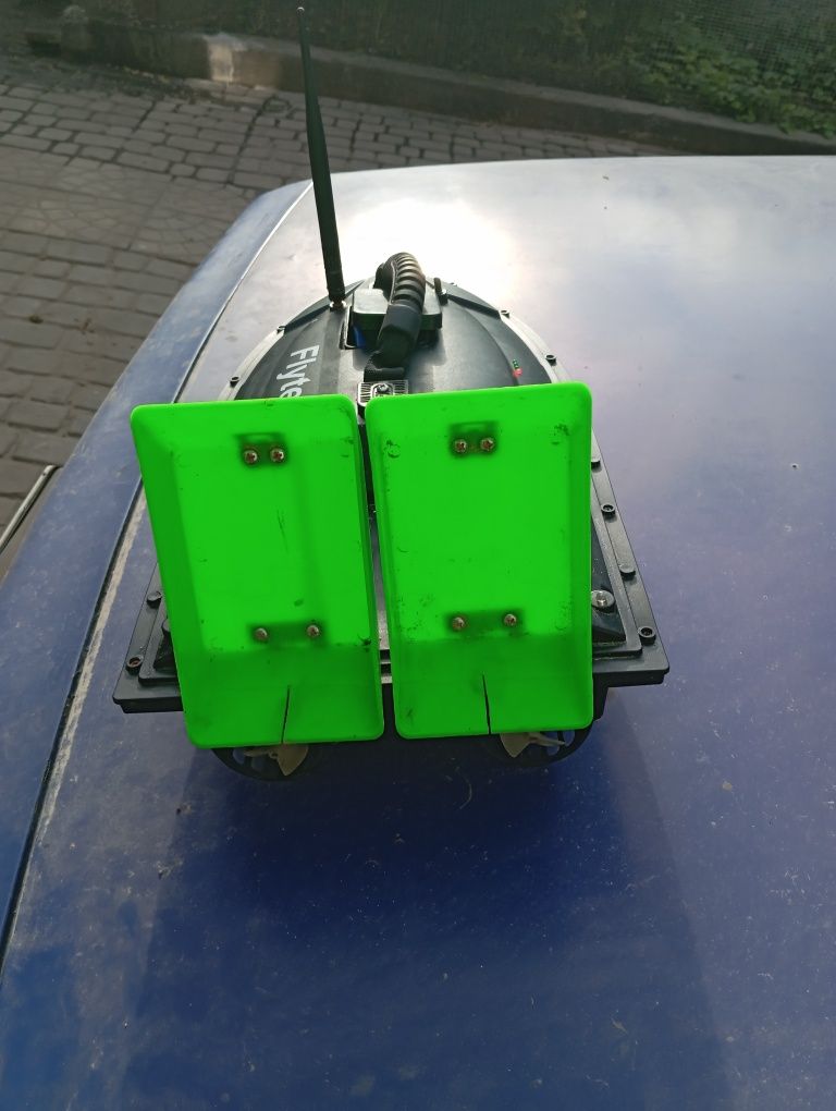 Кораблик Flytec.