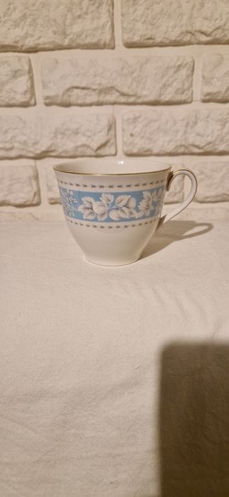 Filiżanki porcelana 8 sztuk różnych