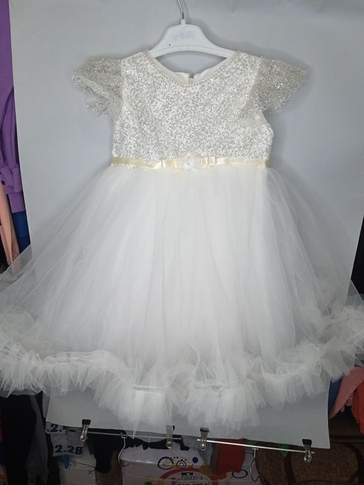 Святкова сукня на дівчинку 2-3 роки