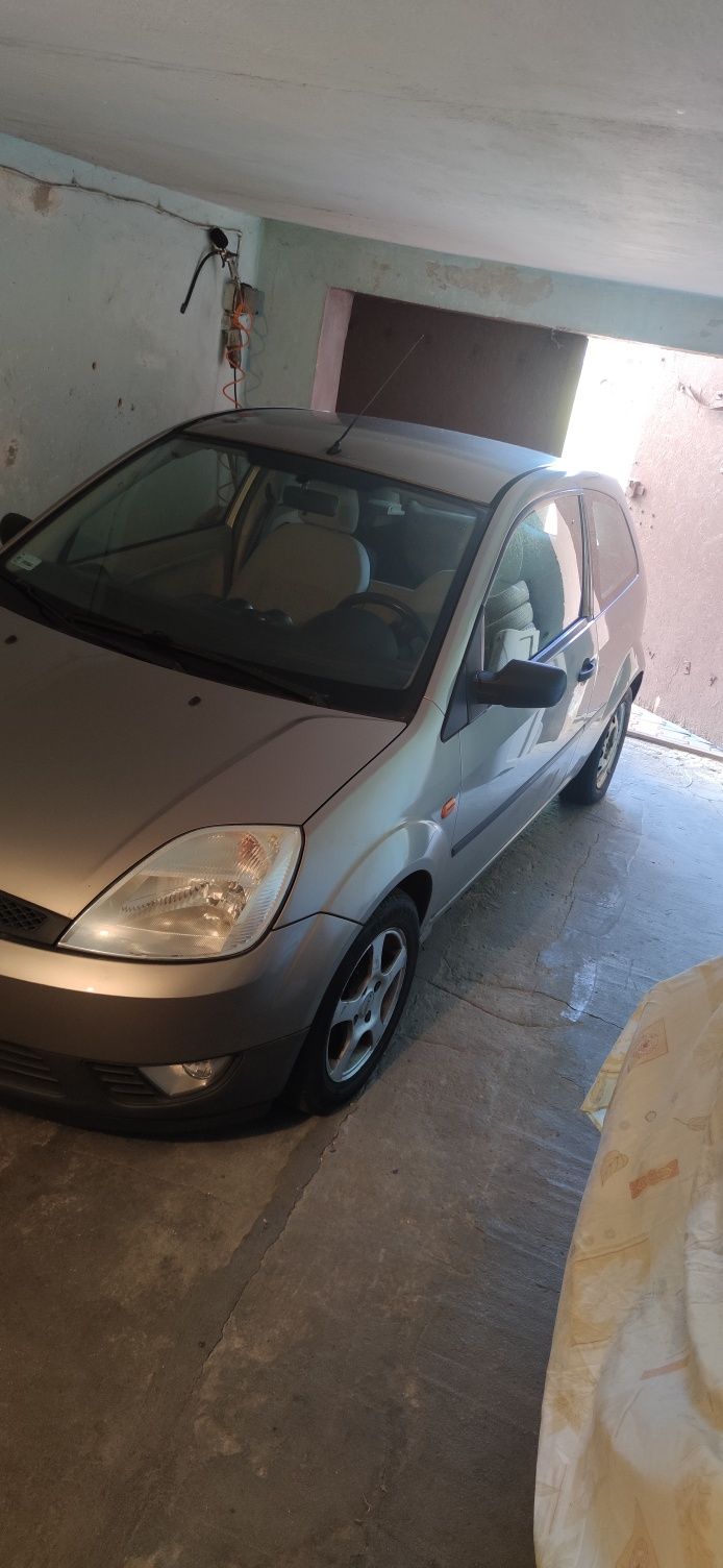 Ford Fiesta 2004 3d