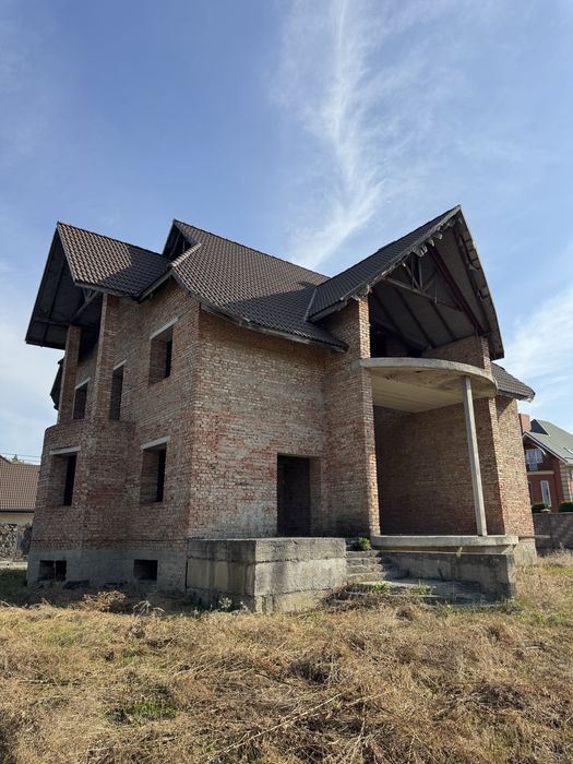 Продаж просторого будинку с. Дачне