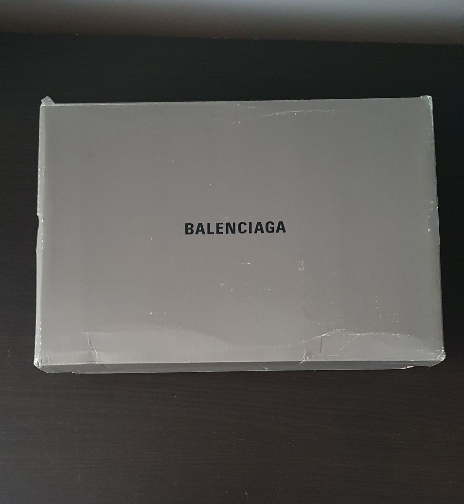 Pudełko po butach Balenciaga