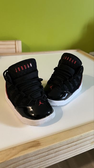 Buty dziecięce Jordan 11 Retro Bred (oryginalne) – rozmiar 21 (US 5C)