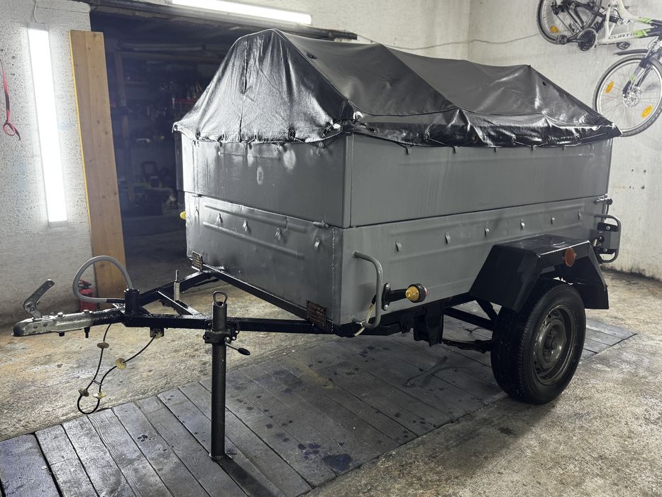 Причіп легковий 2000 року.