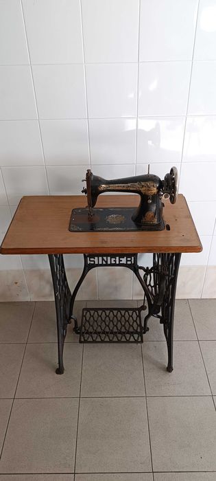 Máquina de Costura Singer