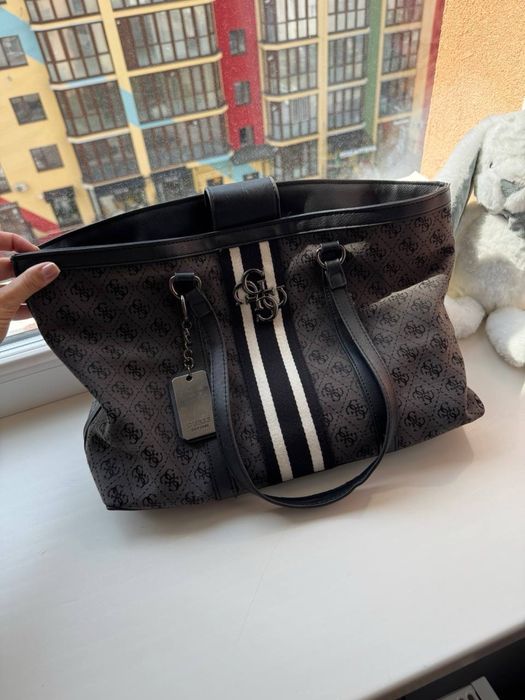 Сумочка-шопер Guess