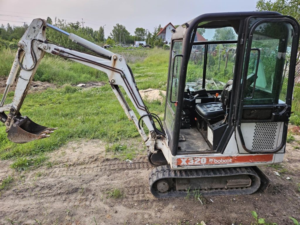 Minikoparka Bobcat X320