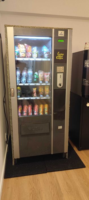 Maquina de vending com moedeiro