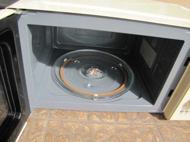 Fine Dinesty Kuchenka mikrofalowa mikrofalówka retro kremowa Klarstein