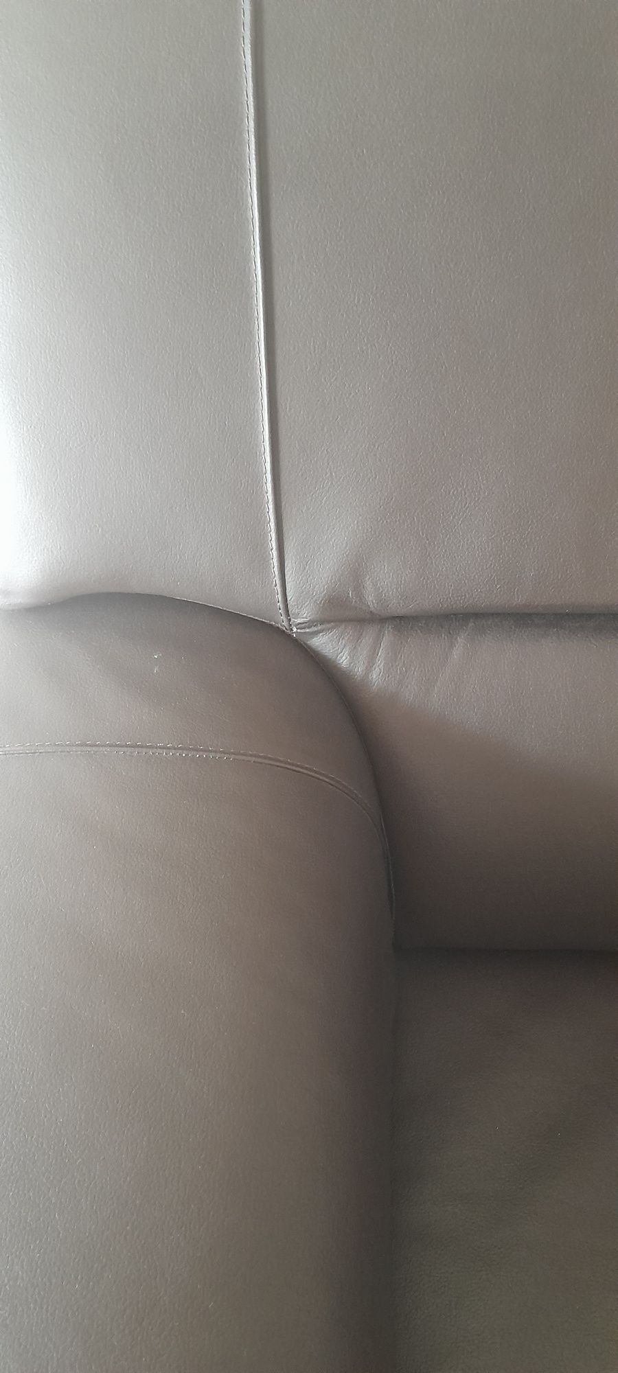 Conjunto de Sofás em Pele