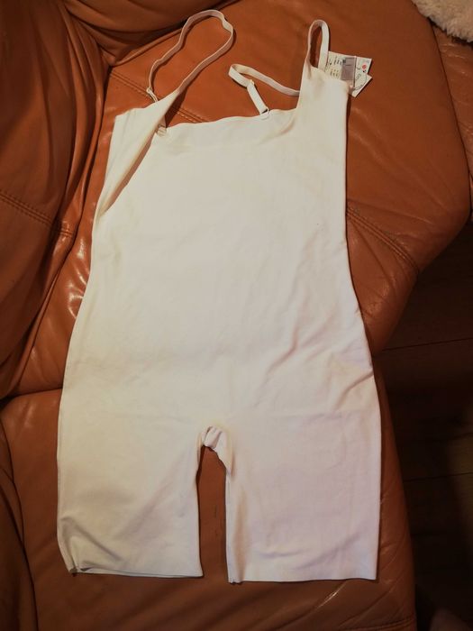 Eleganckie body modelujące 2XL Reserved kremowe nowe z metką