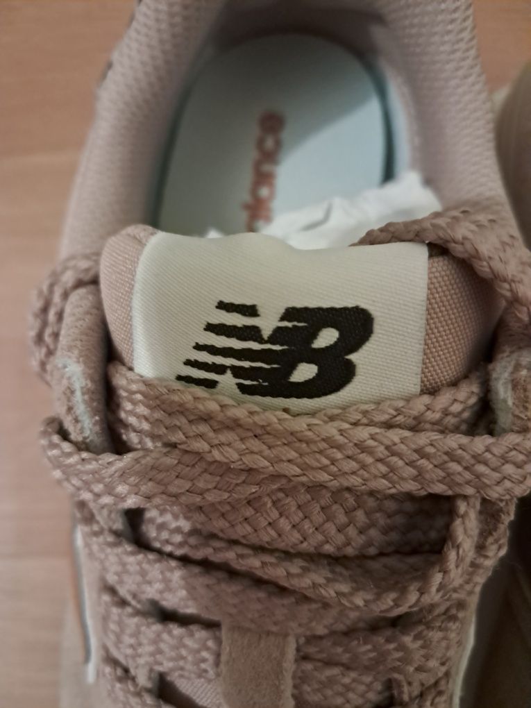 DAMSKIE SNEAKERSY. New Balance.. Panterka