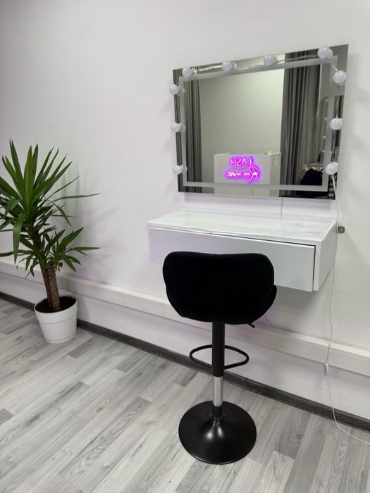 Stanowiska do wynajęcia dla stylistek rzęs i brwi – Kraków centrum