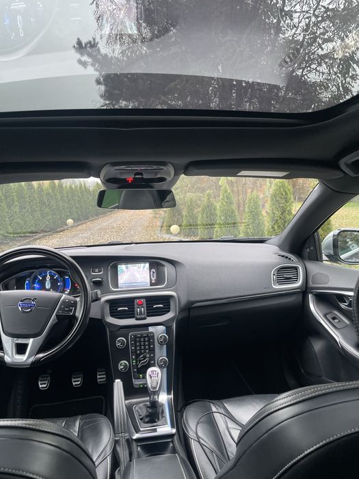 Volvo V 40 D2 1.6 R-design pano/blis/akty. tempomat/kamera/xenon/skóra