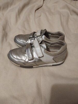 Дитячі шкіряні кросівки