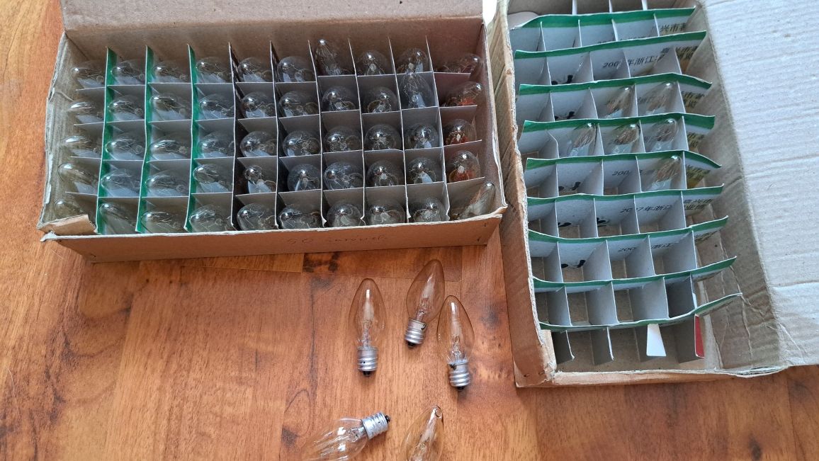 Żarówki białe E12 220 V 50 sztuk