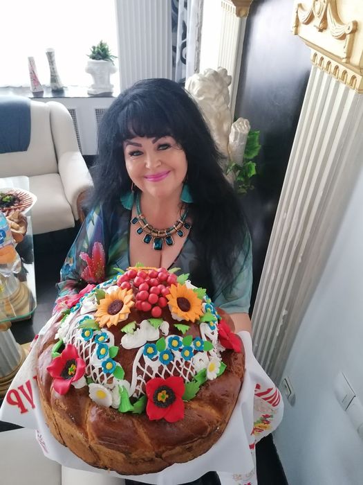 Тамада,ведуча,весілля,виїзні церемонії,ювілеї.Жива музика, дискотека!