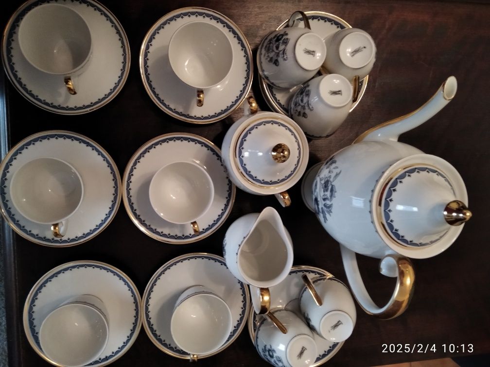 Serviço de café com 12 chávenas
