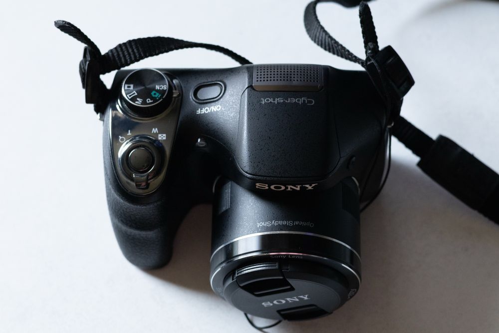 Sony Cyber-shot DSC-H30