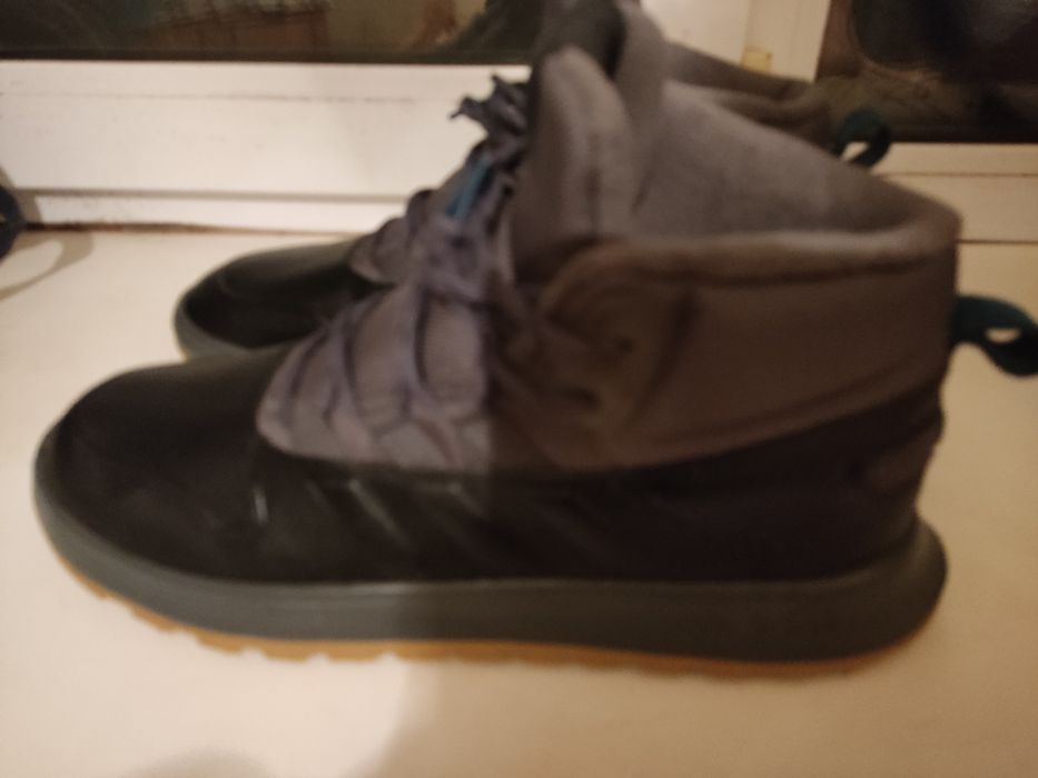 Продам кросовки ботинки адидас