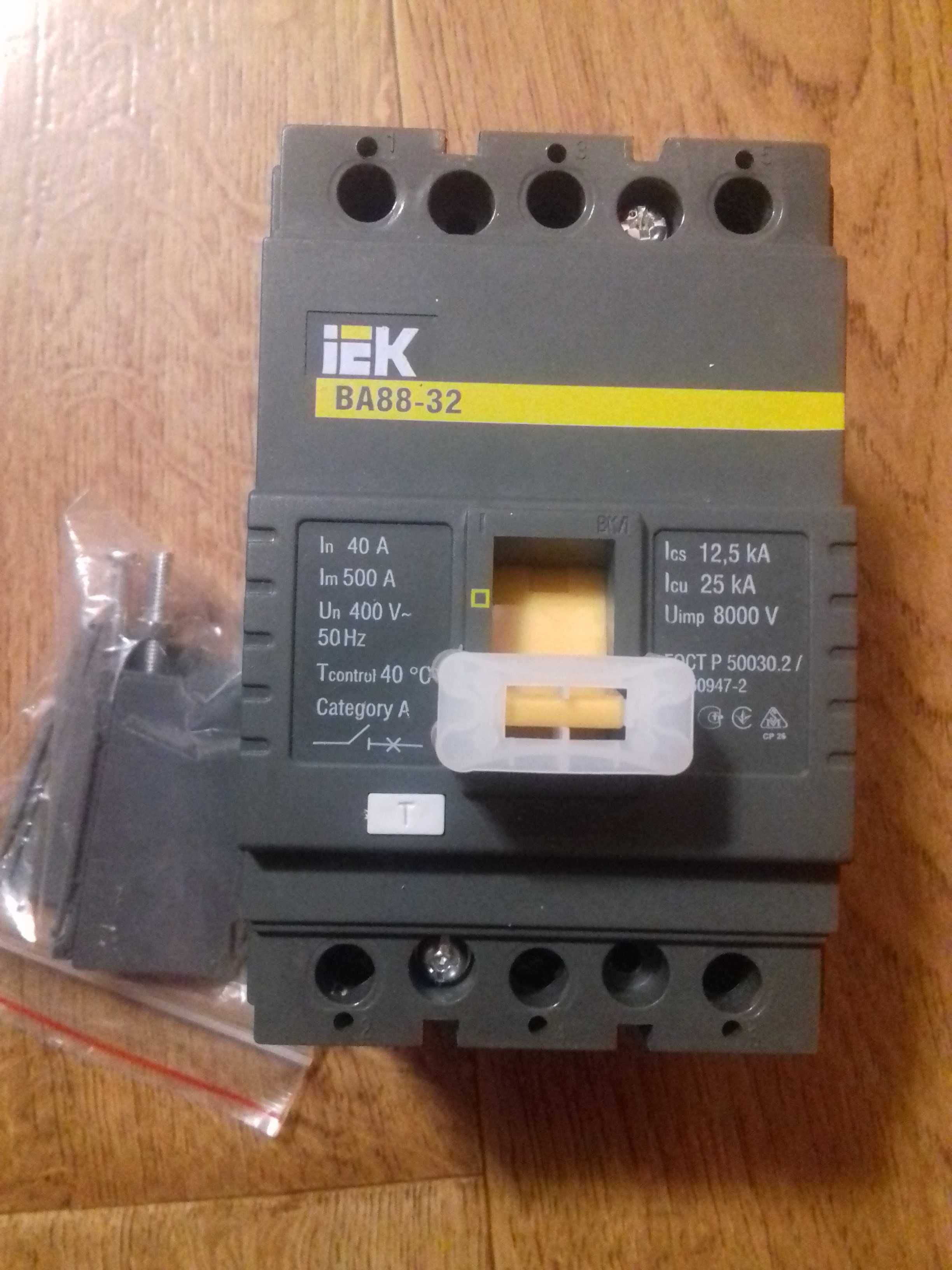 Автоматичний вимикач ВА88-32 3Р 40А IEK