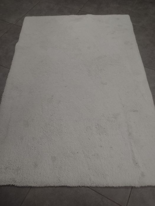 Sprzedam fajny dywanik 190x130 cm.