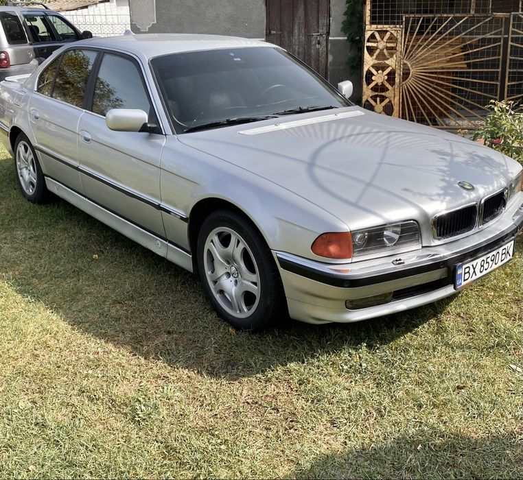 Продам BMW E38 740I, 4.4, без ваносів, акпп, в хорошому стані.
